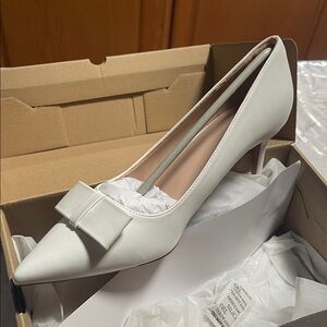 Chic White Women's Heels with Bow Accent